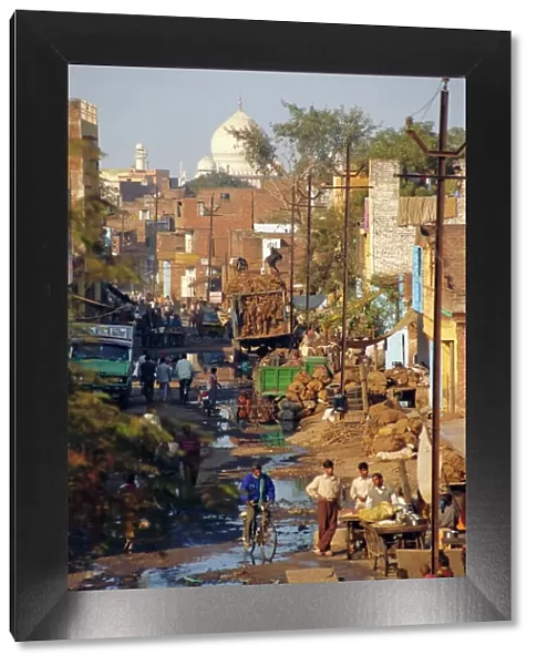 Slums within a kilometer of the Taj Mahal