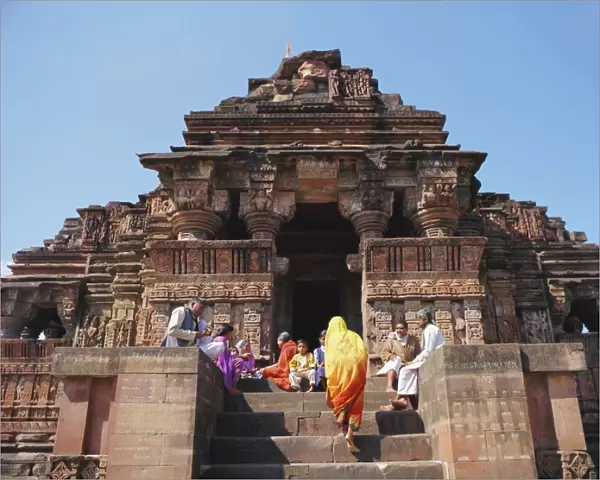 Entrance to Nilkanthesvara  /  Udayeshvara Temple