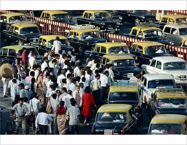 Rush hour in Mumbai (Bombay)