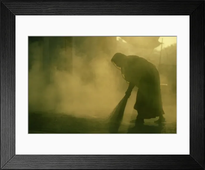 Framed Print : Women silhouetted at dusk Framed Print : Women silhouetted at dusk