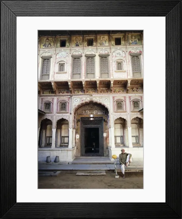 Framed Print : Courtyard of a fresco painted old merchants haveli (mansion) Framed Print : Courtyard of a fresco painted old merchants haveli (mansion)