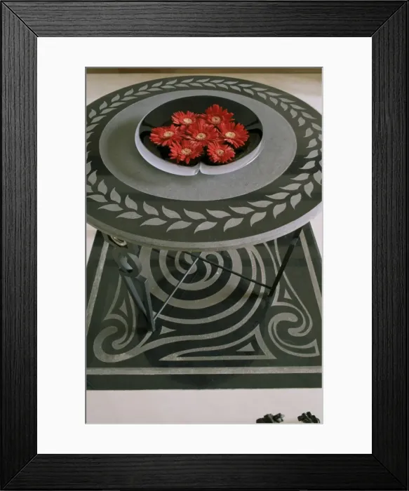 Framed Print : Detail of table in the contemporary home of a wealthy Framed Print : Detail of table in the contemporary home of a wealthy
