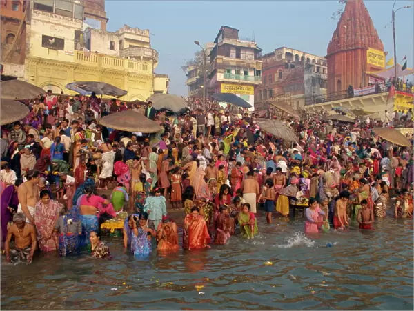 Morning religious rituals in the Ganges river