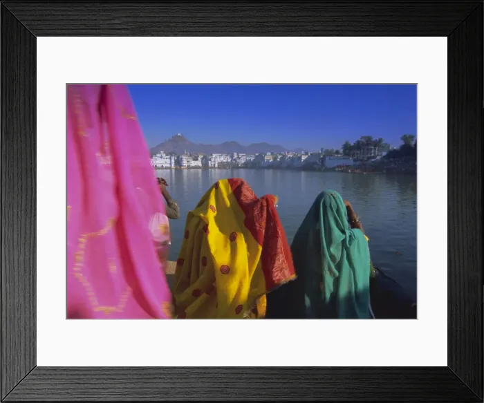 Framed Print : Women at the Hindu pilgrimage to holy Pushkar Lake Framed Print : Women at the Hindu pilgrimage to holy Pushkar Lake