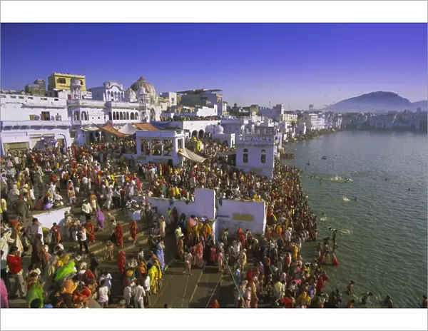 Pilgrims at the annual Hindu pilgrimage to holy Pushkar Lake
