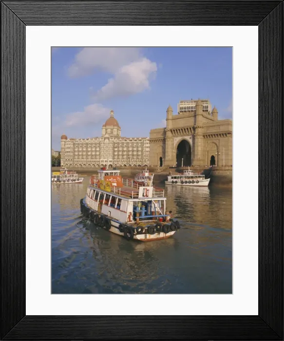 Framed Print : The Gateway to India and the Taj Mahal Hotel Framed Print : The Gateway to India and the Taj Mahal Hotel