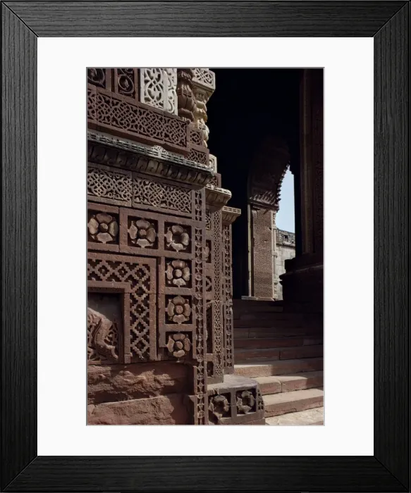 Framed Print : Quwwat ul Islam mosque Framed Print : Quwwat ul Islam mosque