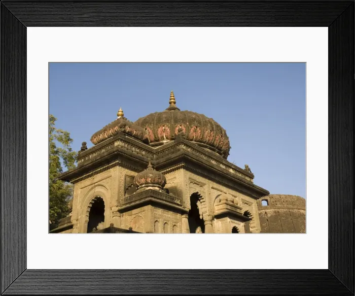 Framed Print : Shiva Hindu temple and Ahilya Fort Complex on banks Framed Print : Shiva Hindu temple and Ahilya Fort Complex on banks