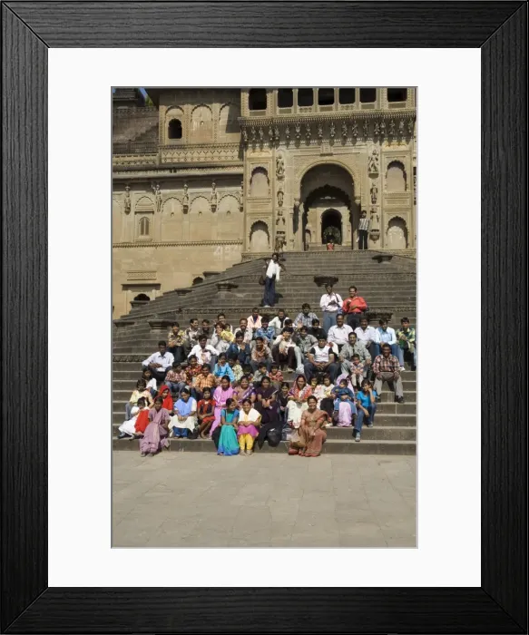 Framed Print : Family portait at Shiva Hindu temple and Ahilya Fort Framed Print : Family portait at Shiva Hindu temple and Ahilya Fort