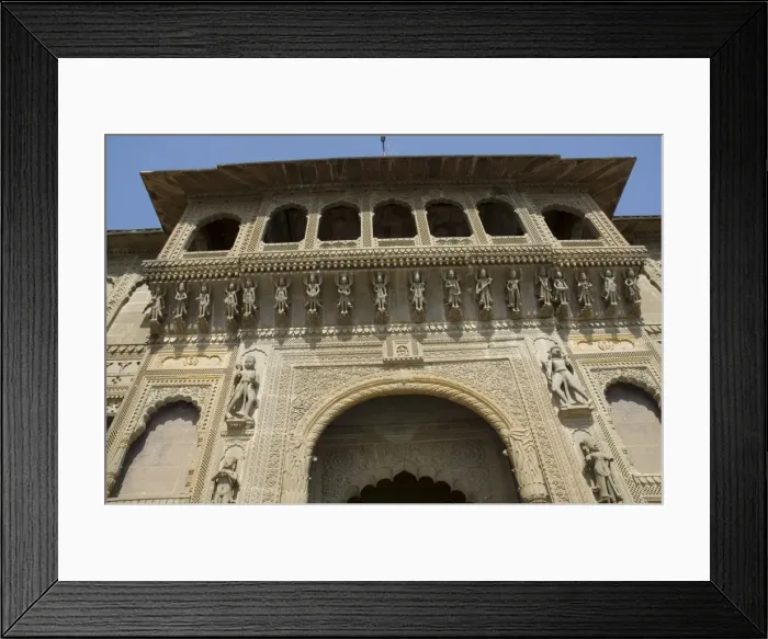 Framed Print : Shiva Hindu temple and Ahilya Fort Complex on banks Framed Print : Shiva Hindu temple and Ahilya Fort Complex on banks