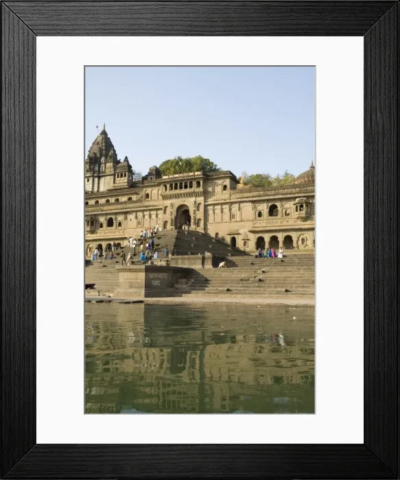 Framed Print : Shiva Hindu temple and Ahilya Fort Complex on banks Framed Print : Shiva Hindu temple and Ahilya Fort Complex on banks