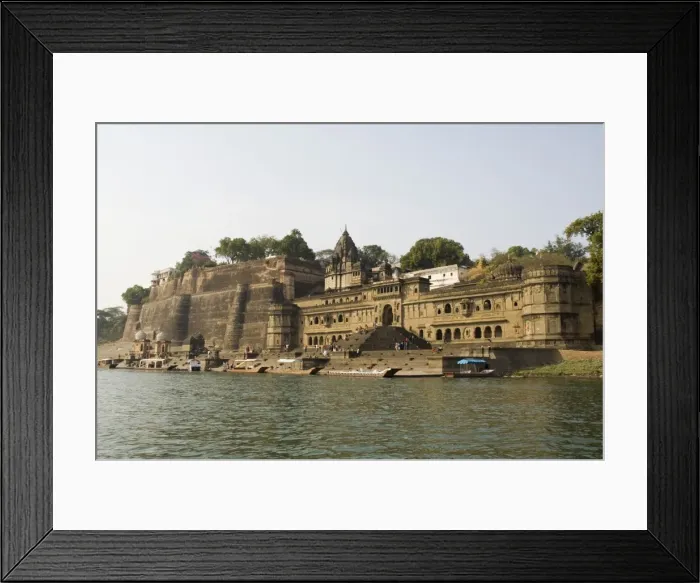 Framed Print : Shiva Hindu temple and Ahilya Fort Complex on banks Framed Print : Shiva Hindu temple and Ahilya Fort Complex on banks
