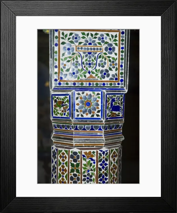 Framed Print : Beautiful inlay work on pillar the Juna Mahal Fort Framed Print : Beautiful inlay work on pillar the Juna Mahal Fort