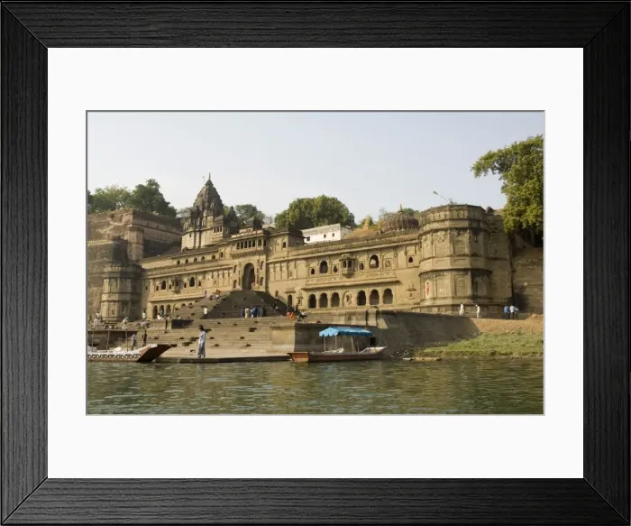 Framed Print : Shiva Hindu temple and Ahylia Fort Complex on banks Framed Print : Shiva Hindu temple and Ahylia Fort Complex on banks