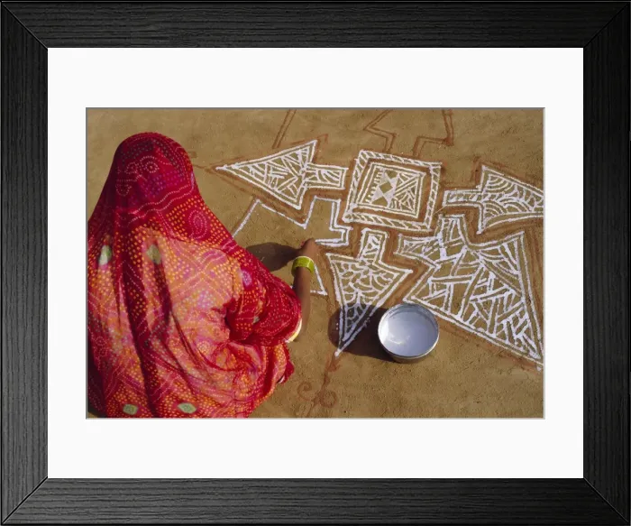 Framed Print : Woman painting a Mandala design on the ground Framed Print : Woman painting a Mandala design on the ground