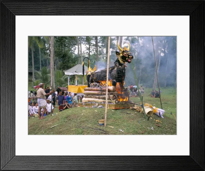 Framed Print : Cremation at funeral ceremony Framed Print : Cremation at funeral ceremony