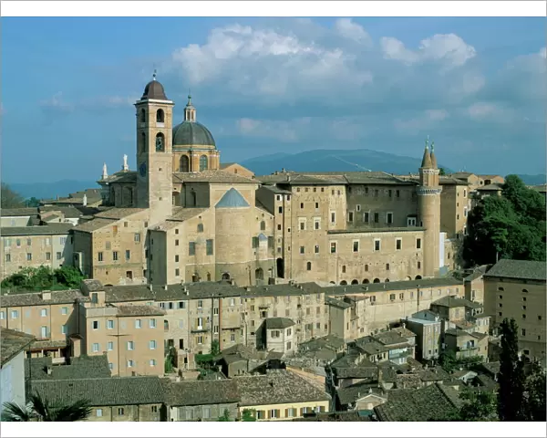 View from the north of the old centre of Urbino with