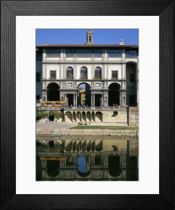 Framed Print : The Uffizi reflected in the Arno river Framed Print : The Uffizi reflected in the Arno river