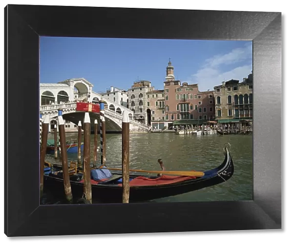 Gondola in front of the Rialto Bridge on the Grand Canal in Venice