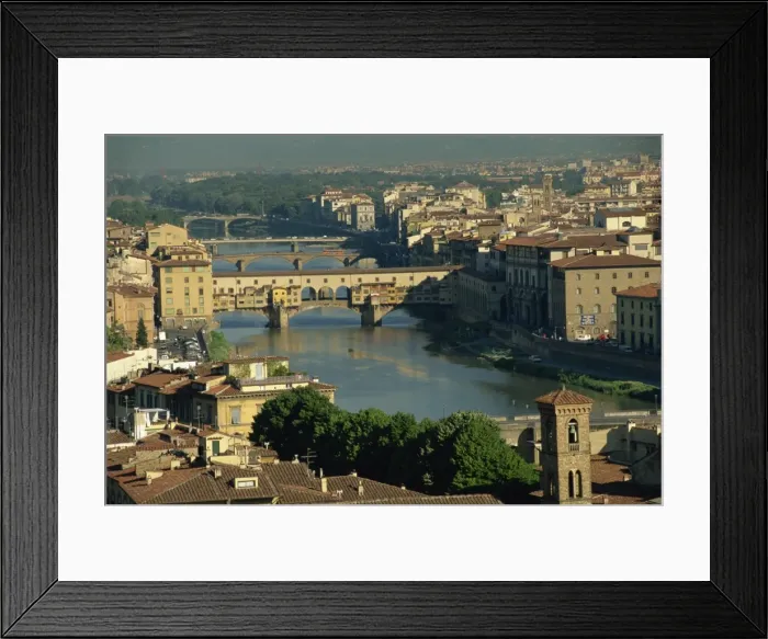 Framed Print : The Ponte Vecchio Bridge over the River Arno Framed Print : The Ponte Vecchio Bridge over the River Arno