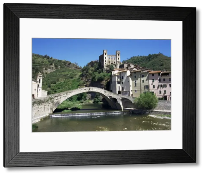 Framed Print : The 15th century Dorias castle and medieval bridge Framed Print : The 15th century Dorias castle and medieval bridge