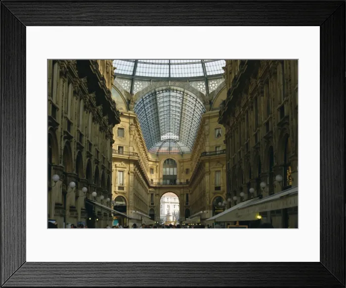Framed Print : Upmarket shopping Framed Print : Upmarket shopping