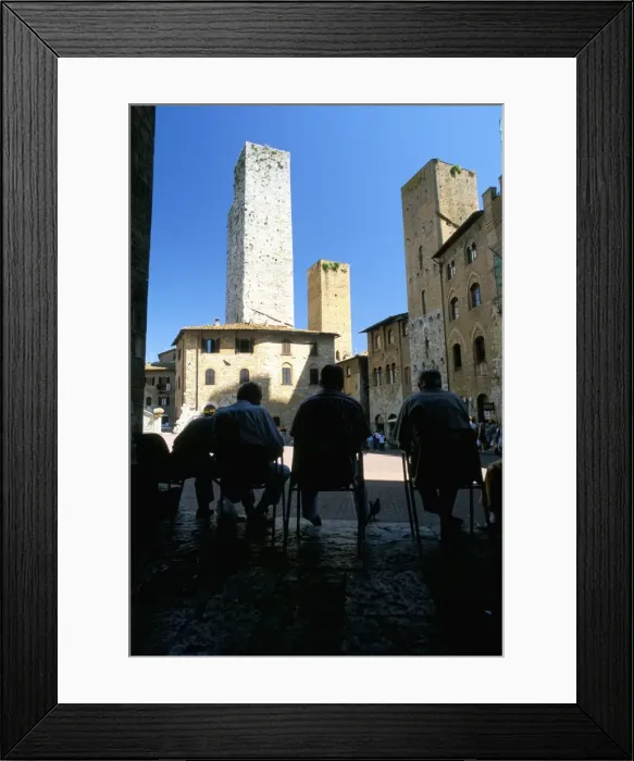 Framed Print : Locals enjoying the shade in the Piazza del Duomo Framed Print : Locals enjoying the shade in the Piazza del Duomo