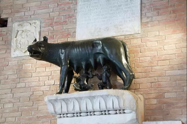 Statue depicting Romulus and Remus and the she-wolf