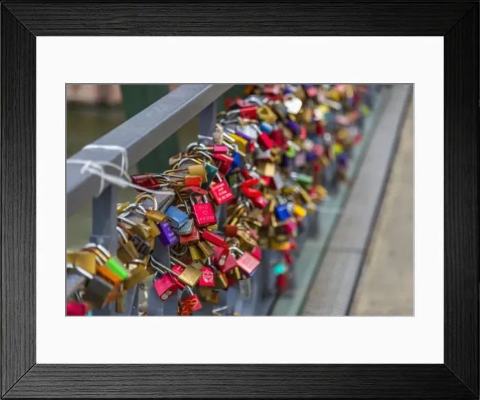 Framed Print : Padlocks, Holbeinsteg Bridge, Frankfurt am Main, Hesse, Germany, Europe Framed Print : Padlocks, Holbeinsteg Bridge, Frankfurt am Main, Hesse, Germany, Europe