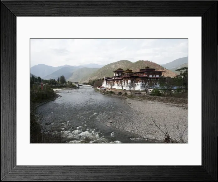 Framed Print : Punakha dzong (monastery), old capital of Bhutan, at the confluence of the Pho chu Framed Print : Punakha dzong (monastery), old capital of Bhutan, at the confluence of the Pho chu