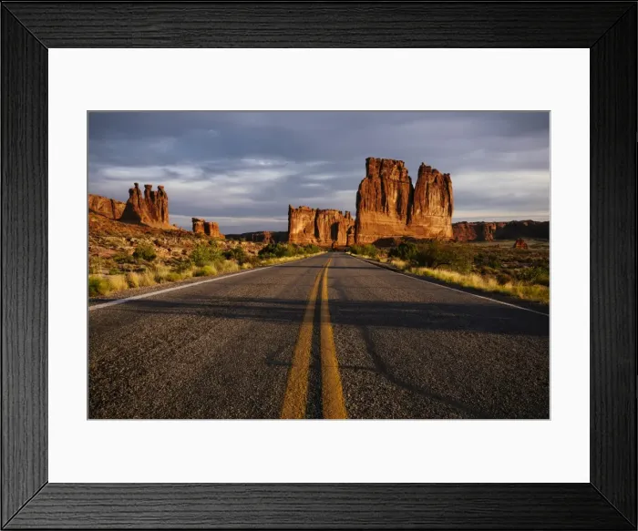 Framed Print : View of Courthouse Towers, The Organ and Three Gossips at dawn, Arches National Park Framed Print : View of Courthouse Towers, The Organ and Three Gossips at dawn, Arches National Park