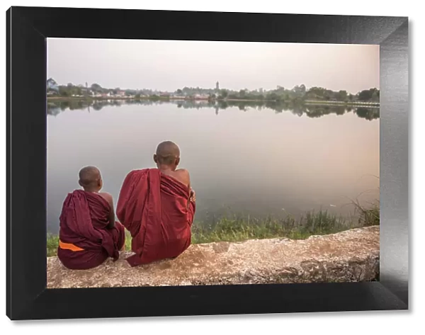 Buddhist Monks at Kandawgyi Lake at sunset, Pyin Oo Lwin (Pyin U Lwin), Mandalay Region