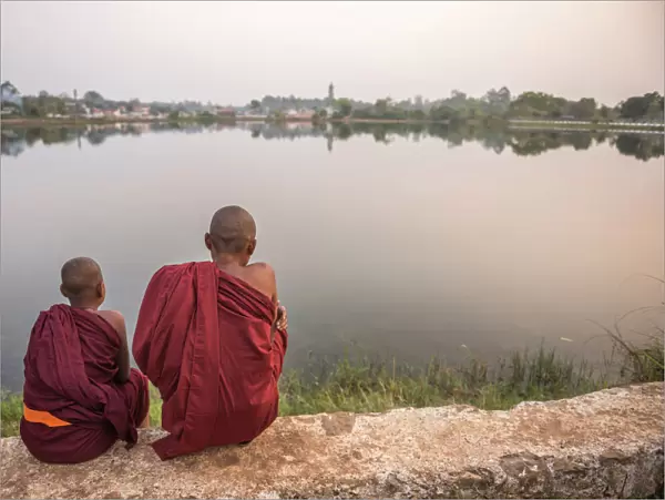 Buddhist Monks at Kandawgyi Lake at sunset, Pyin Oo Lwin (Pyin U Lwin), Mandalay Region