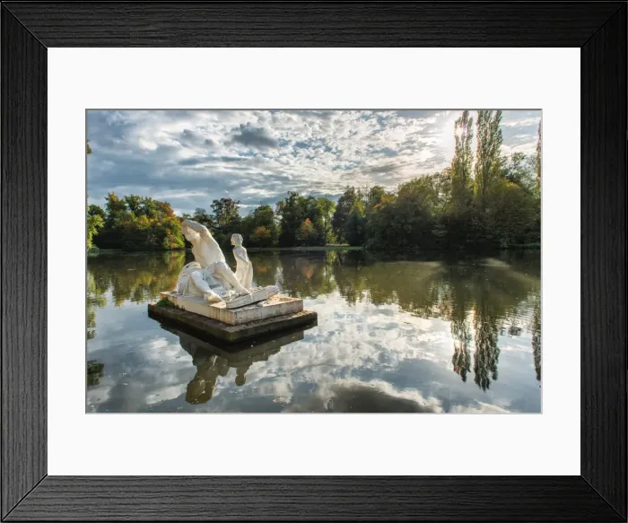 Framed Print : Statues and reflections at Schwetzingen Palace lake, Schwetzingen, Baden-Wurttemberg Framed Print : Statues and reflections at Schwetzingen Palace lake, Schwetzingen, Baden-Wurttemberg