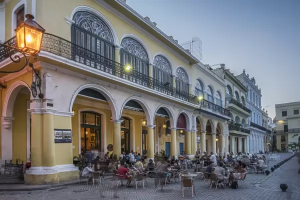 Plaza Vieja, Havana, Cuba, West Indies, Caribbean, Central America
