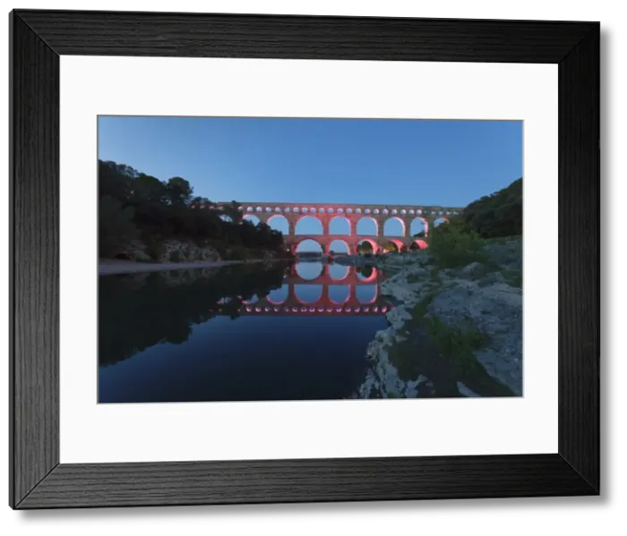 Framed Print : Pont du Gard, Roman aqueduct, UNESCO World Heritage Site, River Gard, Languedoc-Roussillon Framed Print : Pont du Gard, Roman aqueduct, UNESCO World Heritage Site, River Gard, Languedoc-Roussillon
