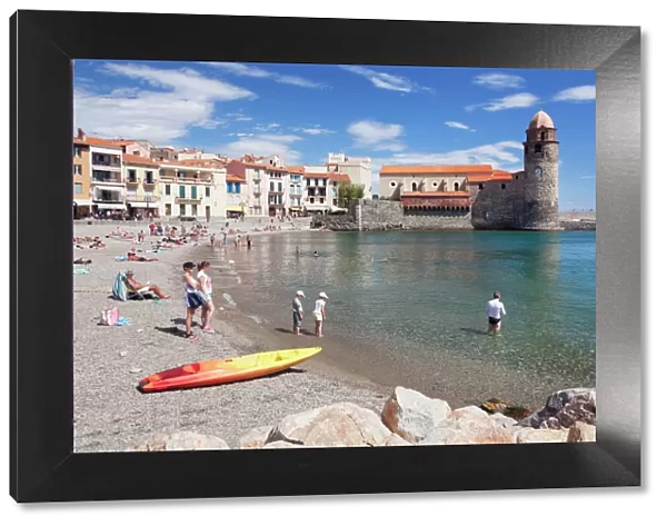 Old town an beach, fortress church Notre Dame des Anges, Collioure, Pyrenees-Orientales