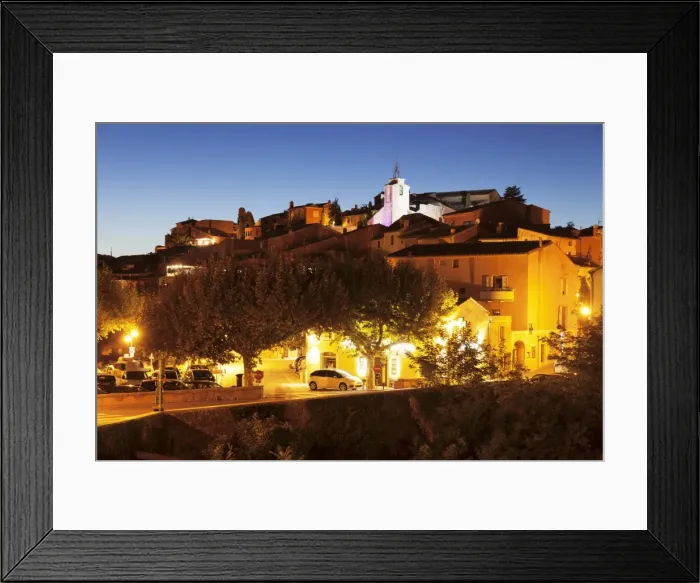Framed Print : Hilltop village of Roussillon, rocks of ochre, Provence, Provence-Alpes-Cote d Azur