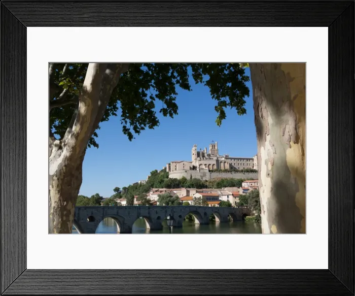 Framed Print : Pont Vieux over the River Orb with St. Nazaire Cathedral in Beziers, Languedoc-Roussillon Framed Print : Pont Vieux over the River Orb with St. Nazaire Cathedral in Beziers, Languedoc-Roussillon