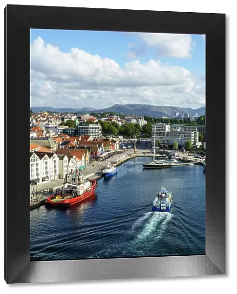 Vagen, Stavangers inner harbour, Stavanger, Norways third largest city and centre