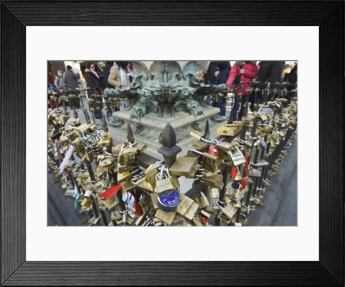 Framed Print : Love padlocks on Ponte Vecchio Framed Print : Love padlocks on Ponte Vecchio