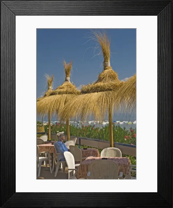 Framed Print : Beach cafe