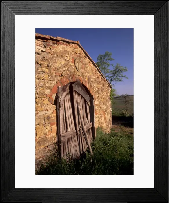 Framed Print : Traditional farm building near Panzano Framed Print : Traditional farm building near Panzano