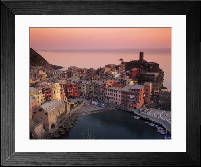 Framed Print : Vernazza harbour at dusk Framed Print : Vernazza harbour at dusk