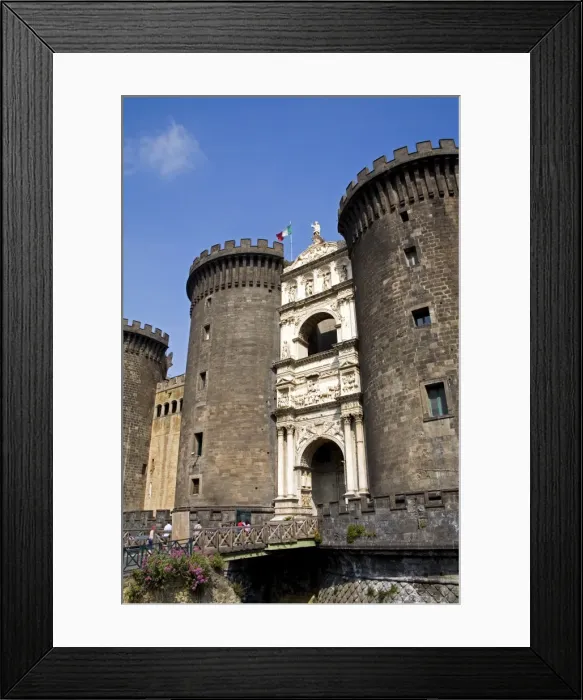 Framed Print : Entrance to Nuovo Castle Framed Print : Entrance to Nuovo Castle
