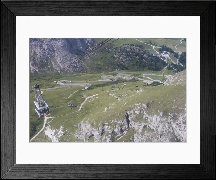 Framed Print : Cable car ascending to Gruppo del Sella Mountains Framed Print : Cable car ascending to Gruppo del Sella Mountains