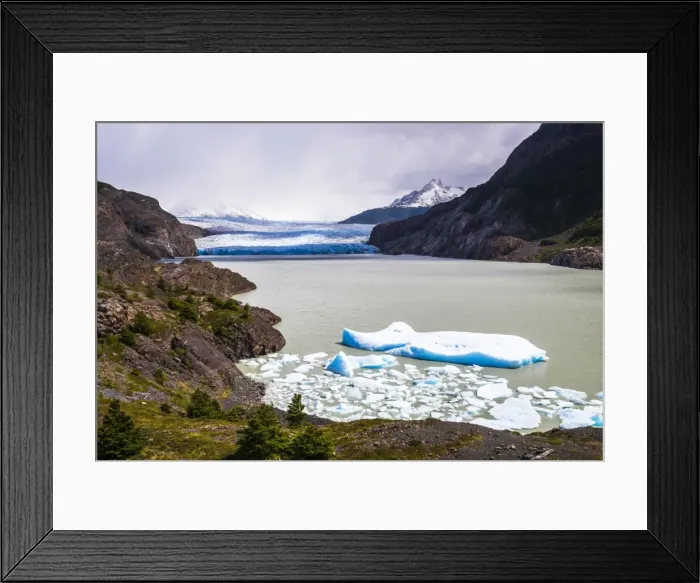 Framed Print : Icebergs in Grey Lake (Lago Grey) with Grey Glacier (Glaciar Grey) behind, Torres Framed Print : Icebergs in Grey Lake (Lago Grey) with Grey Glacier (Glaciar Grey) behind, Torres