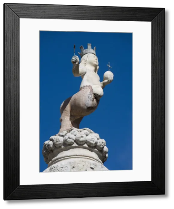 Framed Print : Fountain, Piazza del Duomo