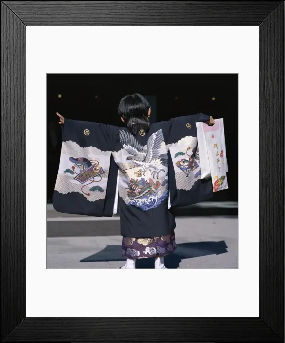 Framed Print : Back view of a small boyin traditional clothing at the Shichi-go-san Framed Print : Back view of a small boyin traditional clothing at the Shichi-go-san