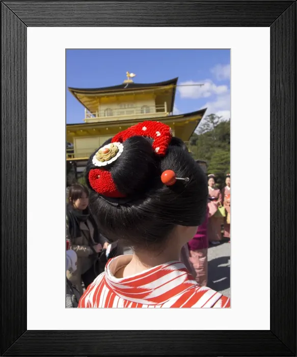 Framed Print : Portrait of a maiko from the back with traditional Framed Print : Portrait of a maiko from the back with traditional